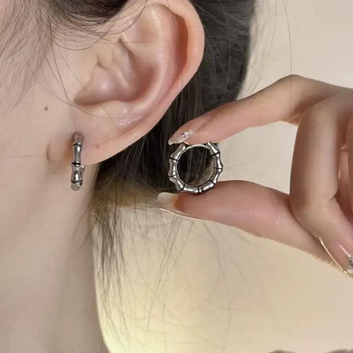 1 Paire de Petites Boucles d'Oreilles Créoles Rondes Multi-Styles Inoxydables pour Hommes et Femmes, en Acier Inoxydable, Style Gothique Rétro, Bijoux d'Oreille