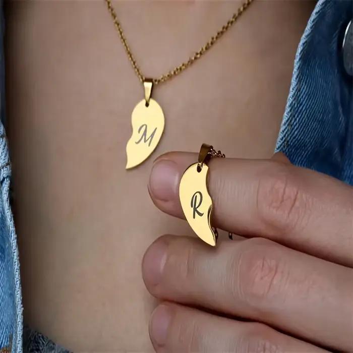 Collier personnalisé avec nom, cœur entrelacé, en acier inoxydable, 2 colliers en forme de cœur séparé, cadeau d'anniversaire pour garçons et filles