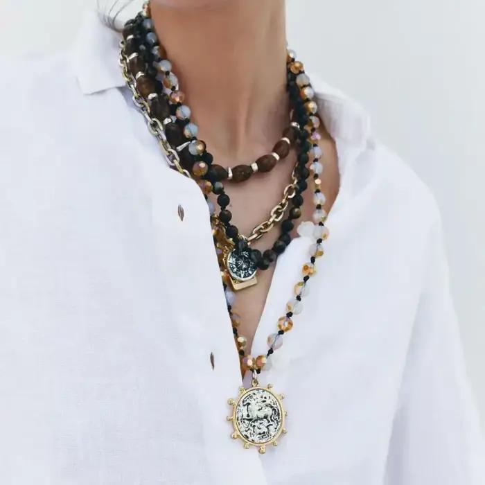 Collier pendentif avec Badge en relief fait à la main pour femmes, chaîne de perles enveloppée de co