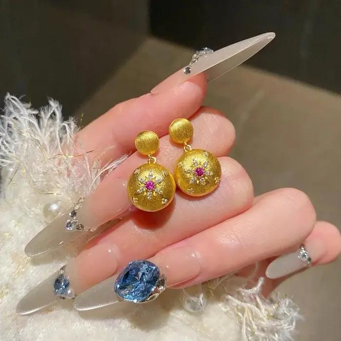 Boucles d'oreilles en diamants rouges scintillants et plaquées or pour femmes, bijoux de mariage de luxe élégants et classiques pour occasions spéciales