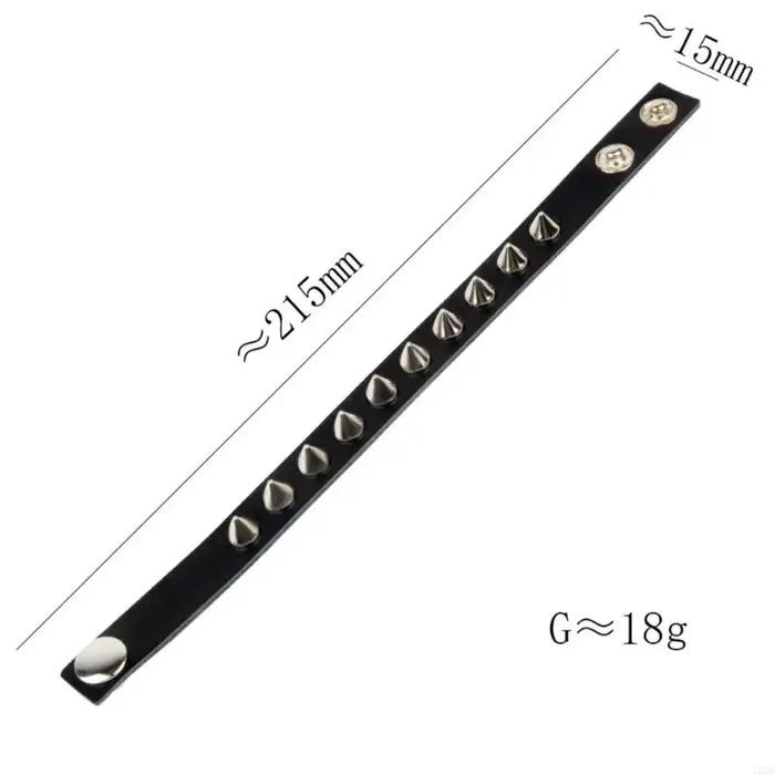 Bracelet à poignet à rocker en doux en souple avec des goujons en métal robustes
