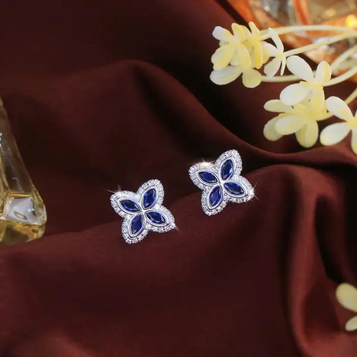 Pera – boucles d'oreilles blanches simples en forme de fleur à quatre feuilles, cadeau de fête de fiançailles, accessoire à la mode pour femmes, SE004