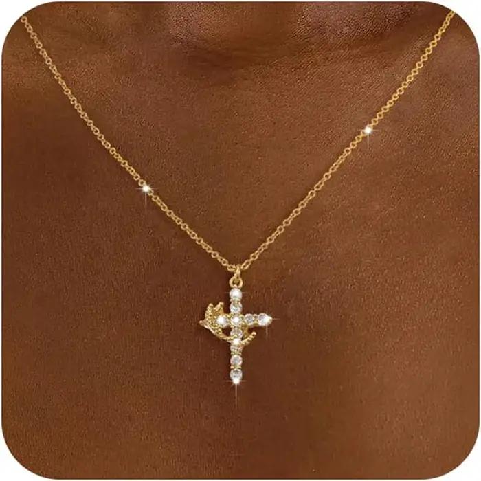 Collier croix de diamant en or 14 carats serti de zircone cubique pour femmes occasions spéciales élégantes et raffinées