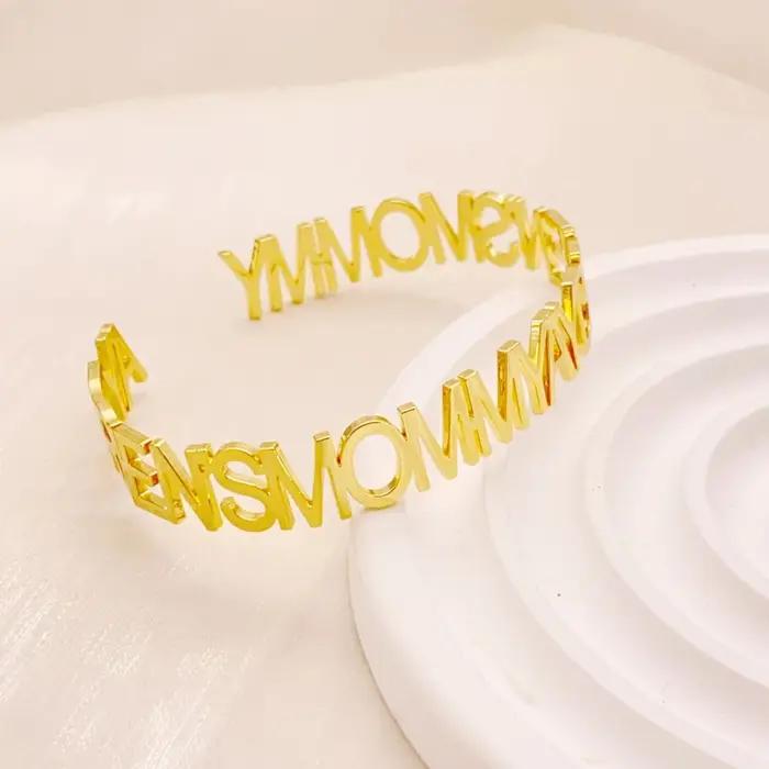 Bracelet en acier inoxydable personnalisé avec lettres larges pour femmes cadeau occasion spéciale nom mère enfant