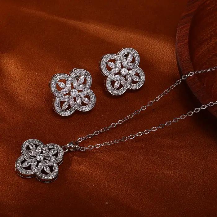 Ensemble de bijoux trèfle à quatre feuilles plaqué or rose collier et boucles d'oreilles en zircon cubique pour femme romantique et porte-bonheur