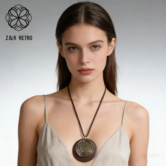 Collier bois fantaisie avec pendentif rond pour femmes bijoux vintage occasion spéciale anniversaire engagement party wedding