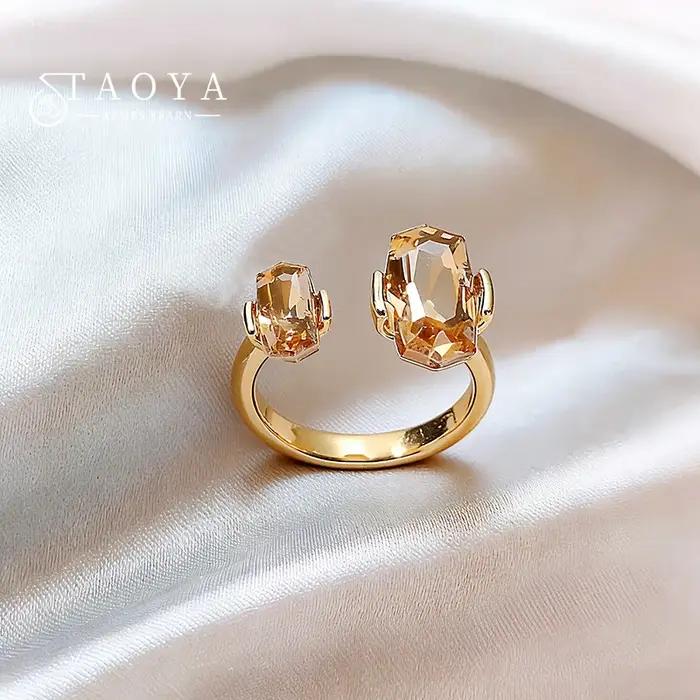 Bague en plaqué or 18 carats cristal champagne design moderne pour femmes occasions spéciales partys soirée de gala elegance