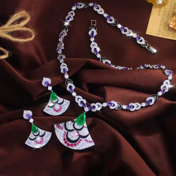 Collier et Boucles d'Oreilles en Zircone Brillante Multicolore Forme Sectorielle Luxe Accessoire de Fête pour Femmes Occasions Spéciales