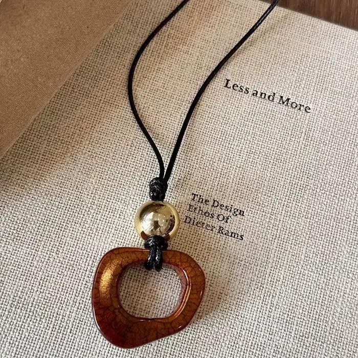 Colliers pendentifs géométriques creux en résine pour femmes, avec cordon en cuir noir tendance, lon