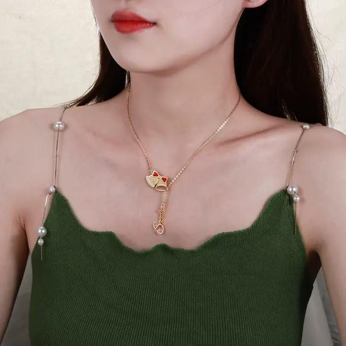 Collier Personnalisé Plaqué Or avec Cloches de Noël et Nœud Rouge Bijoux Festifs pour Femmes Occasions Spéciales
