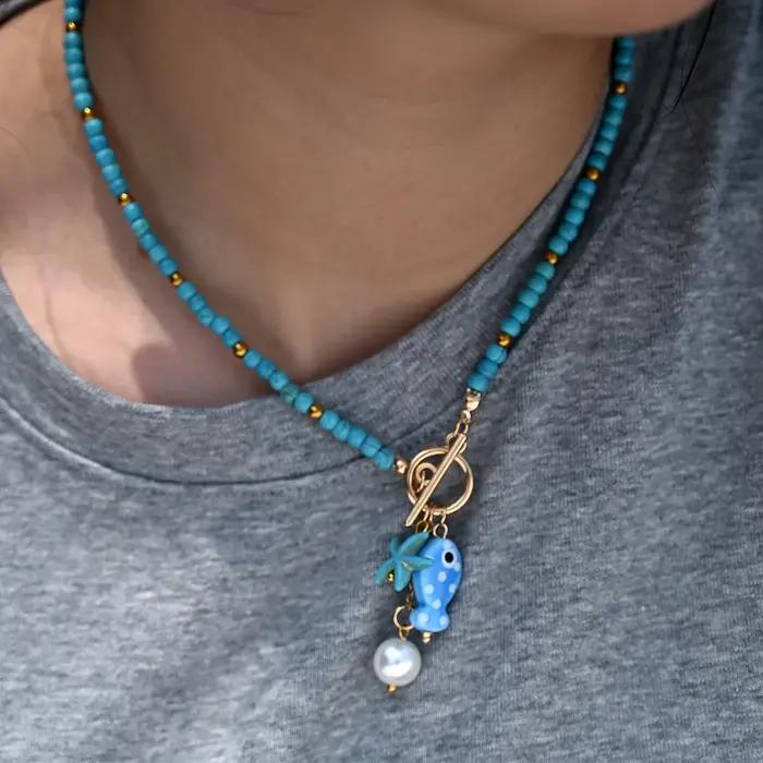 Collier bohème avec pendentif poisson et étoile de mer en céramique d'inspiration marine avec perles