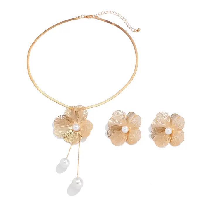 Ingemark romantique fleur pétale Imitation perle pendentif collier ras du cou boucles d'oreilles femmes à la mode Kpop serpent chaîne ensemble de bijoux