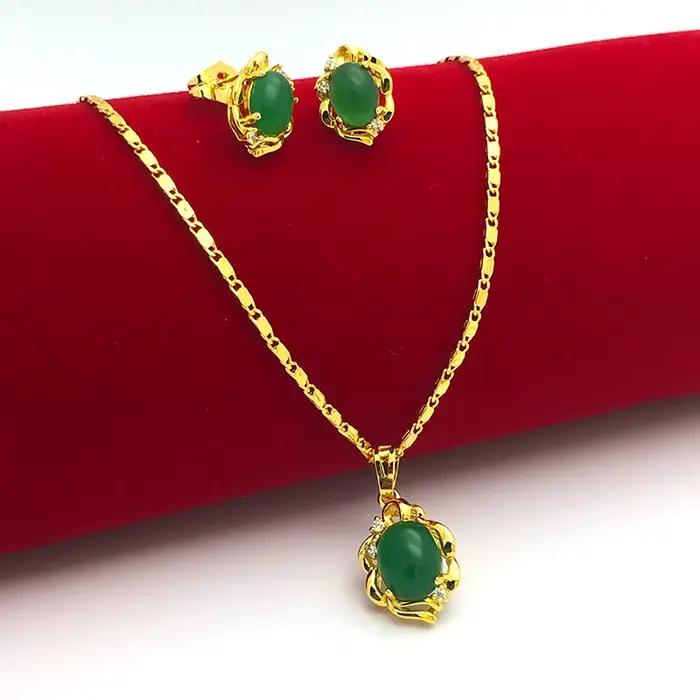 Ensemble de bijoux avec pendentif émeraude plaqué or 24 carats