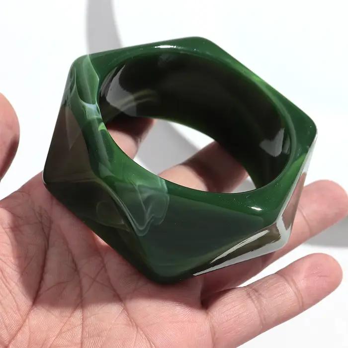 Bracelet tendance en résine épaisse à facettes géométriques irrégulières pour femmes