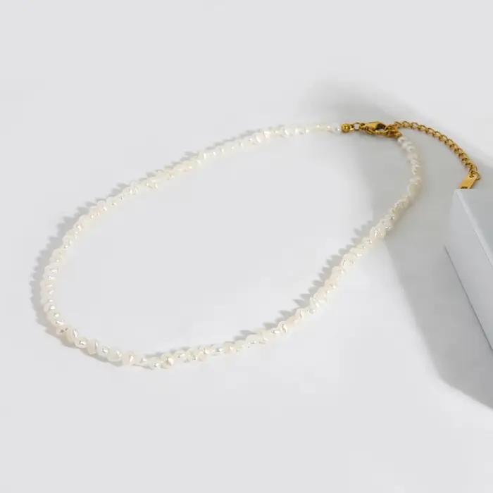 Collier en acier inoxydable plaqué or 18 carats avec perles d'eau douce pour femmes parties et événements spéciaux