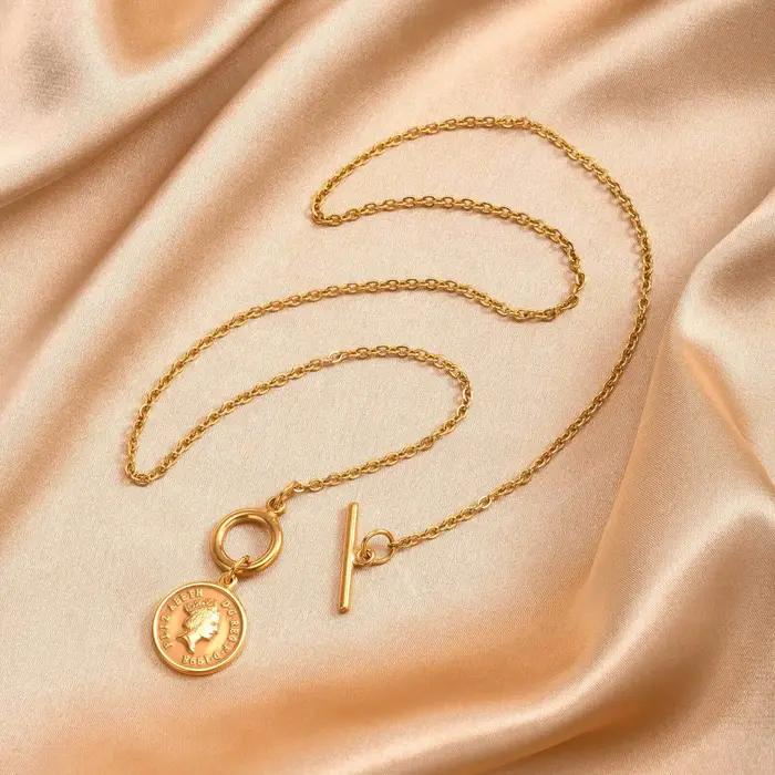 Collier Médaillon Reine Elizabeth en Acier Inoxydable Plaqué Or Jaune 14 Carats Hypoallergénique Pour Femmes Occasions Spéciales