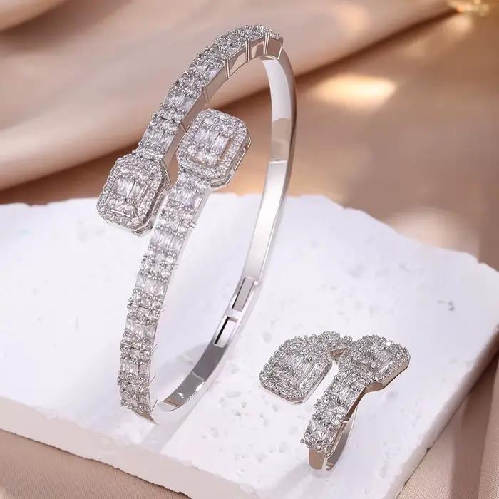 Nouvel ensemble bague et bracelet géométrique carré brillant en zircone cubique Yupsk, avec baguette