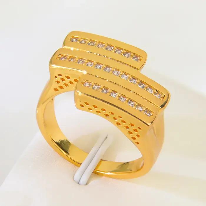 Grand anneau de luxe couleur or dubaï plaqué or 21 carats serti de zircon italien pour femmes arabes occasions spéciales mariage Ramadan