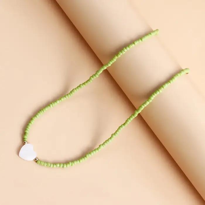 Collier de perles de rocaille colorées avec pendentif en forme de cœur pour femmes