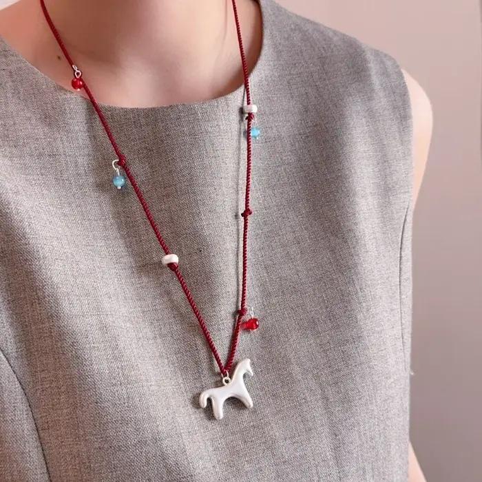 Colliers pendentifs Minar avec perles multicolores en forme de cheval de dessin animé