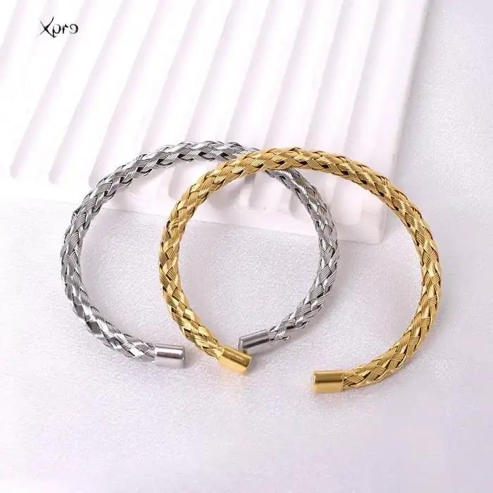 Bracelets torsadés à breloques tendance pour femmes