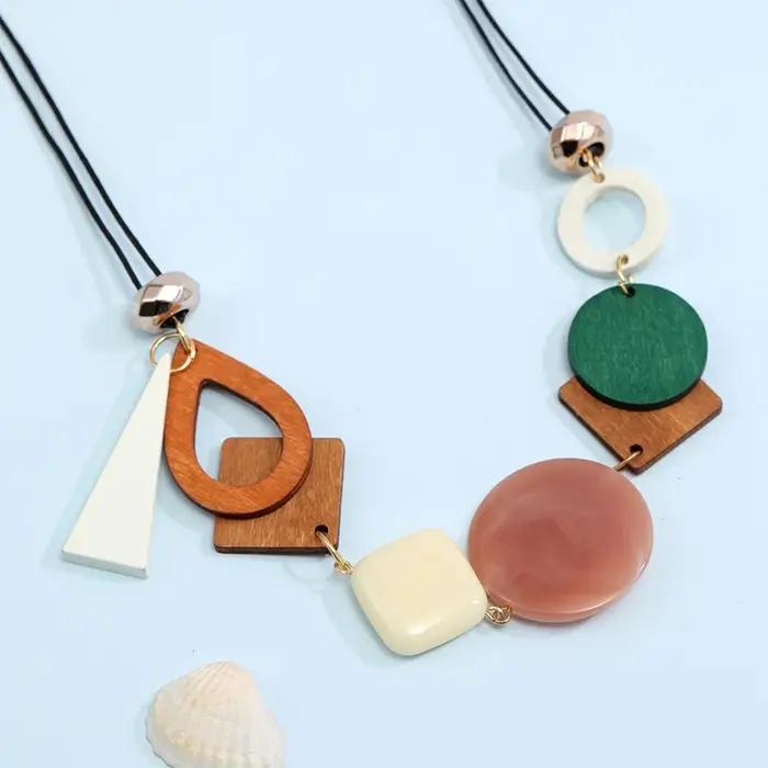 Collier en bois vintage avec pendentif géométrique ethnique pour femmes bijoux de cou pour anniversaire et occasions spéciales