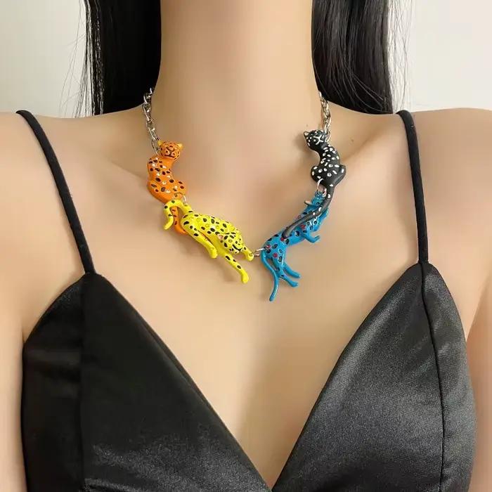 Collier pendentif léopard émaillé coloré chaîne à breloques animales multicolores bijou punk y2k tendance pour femme cadeau de fête occasions spéciales