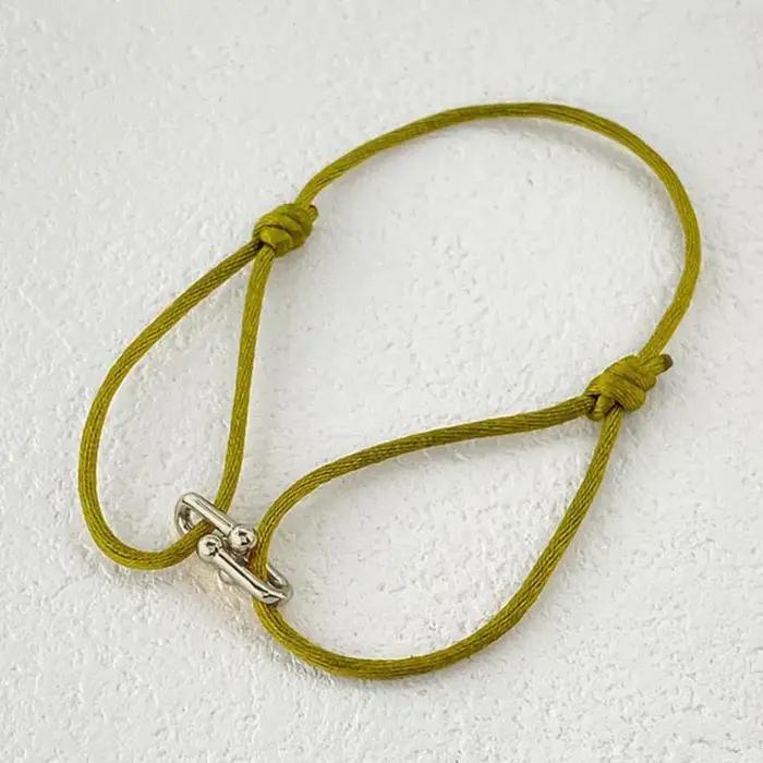 Bracelet tressé réglable en corde avec fermoir en U en forme de fer à cheval