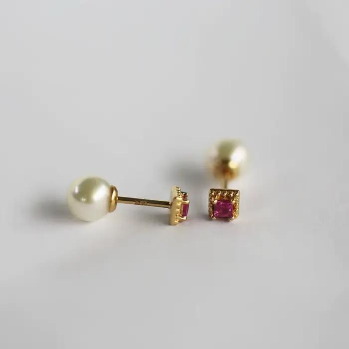 Boucles d'oreilles miniatures en argent Sterling S925 plaquées or 18 carats zircon rouge pour femmes occasions spéciales élégantes à offrir style moderne design géométrique