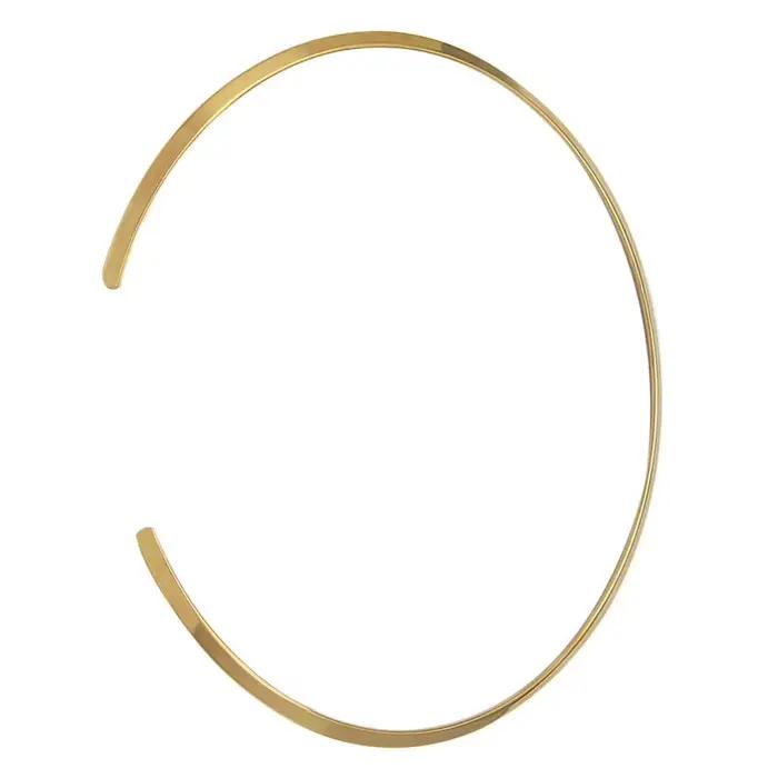 Tour de cou torques en or sculpté pour femmes avec finition en or 18 carats et design élégant pour occasions spéciales et présentations importantes
