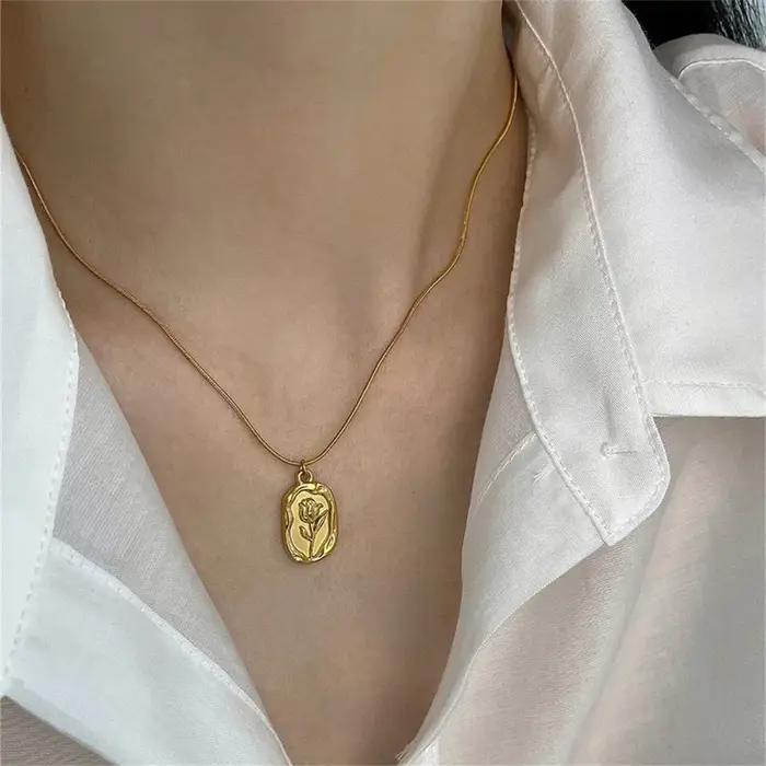 Collier avec pendentif géométrique rose simple pour femmes style punk vintage mode bohème plaque dorée chaîne serpent ras du cou bijoux cadeau 2023
