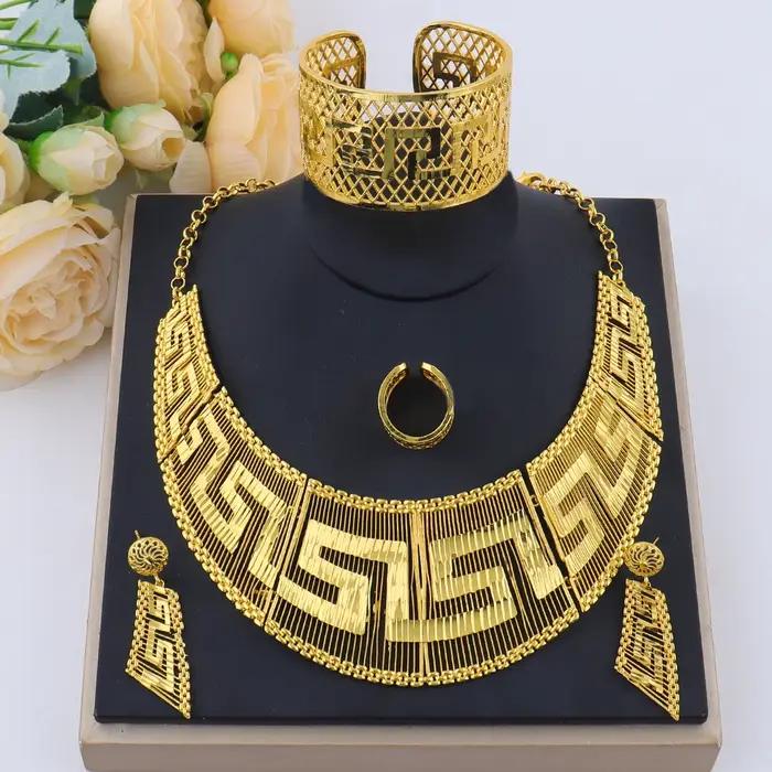 Ensemble de bijoux plaqués or 18 carats pour femme