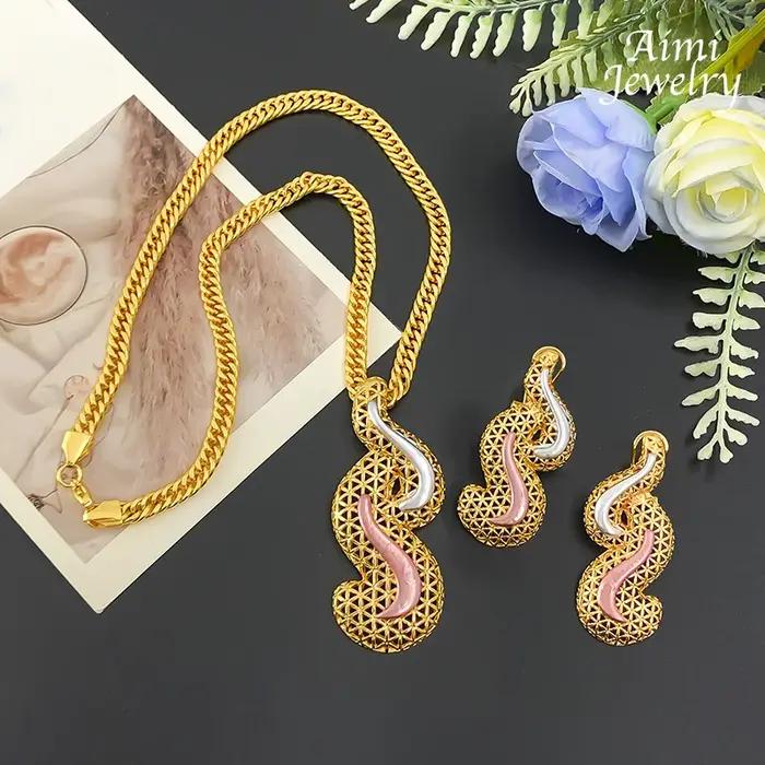 Ensemble de bijoux plaqué or 18 carats avec collier et boucles d'oreilles pour femmes occasions spéciales soirée anniversaire mariage