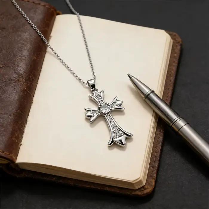 Collier croix en cristal avec zircon pour femme symbole de foi bijou quotidien pour mariage et cérémonies religieuses