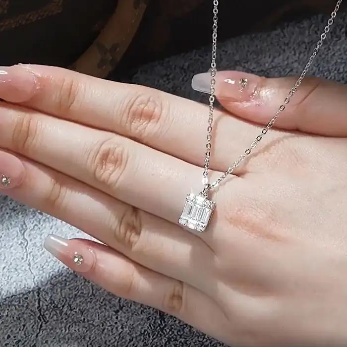 Collier en moissanite taille émeraude Pretty Beauty plaqué argent or pour femme occasions spéciales bijoux élégants style art deco