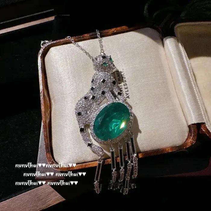 Ensemble de bijoux à pampilles léopard émeraude et tourmaline pour femmes