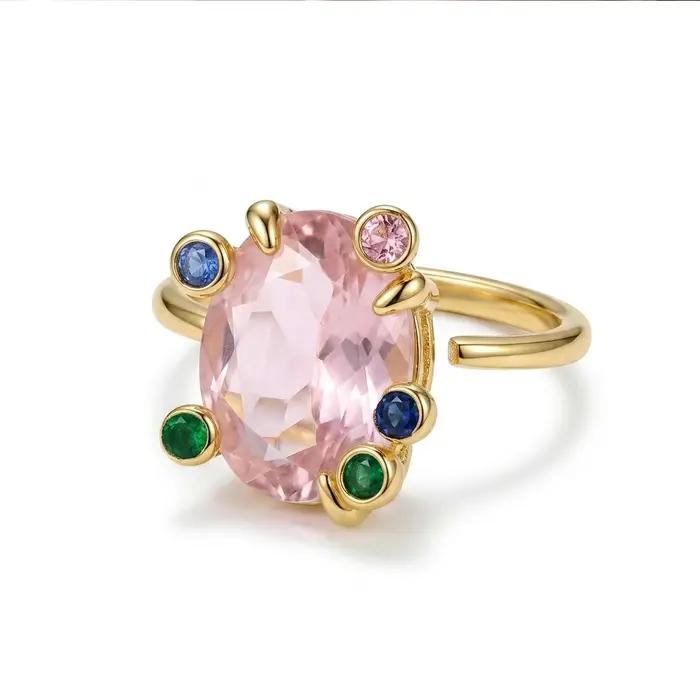 Bague de cocktail dorée ovale rose avec accents multicolores en CZ pour femmes, bague élégante à offrir pour fiançailles, anniversaires et occasions spéciales