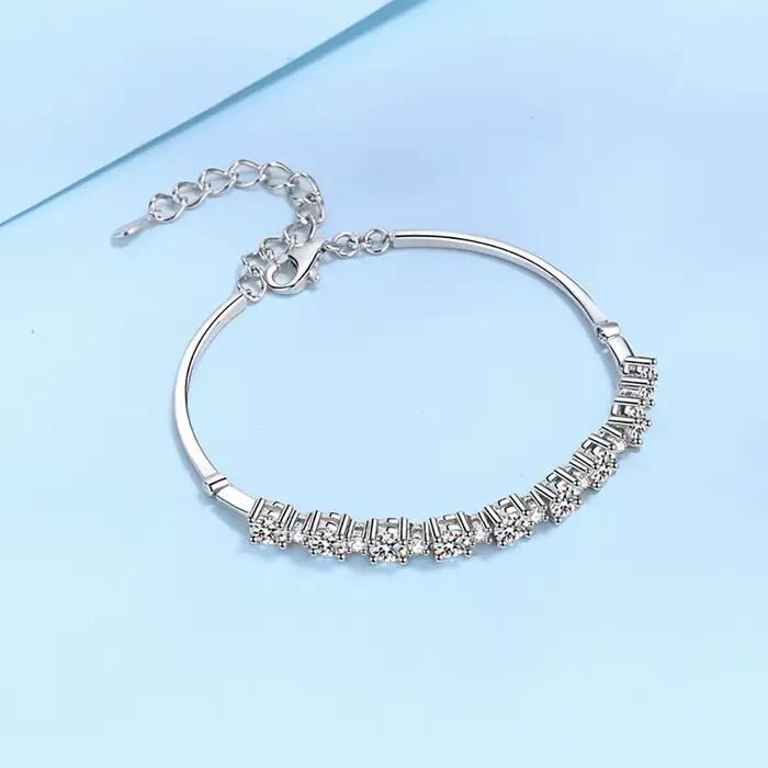Bracelet Serenity 2,7 ct à 9 pierres entièrement en moissanite pour femme, cadeau en argent sterling 925, chaîne de main scintillante en diamant de laboratoire, bijoux fins