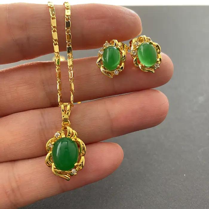 Ensemble de bijoux avec pendentif émeraude plaqué or 24 carats