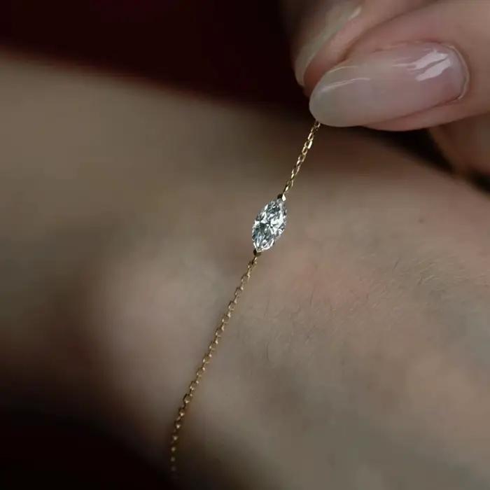 Bracelet en argent sterling 925 plaqué or 14 carats avec zircon géométrique pour femmes occasions spéciales elegant et sophistiqué