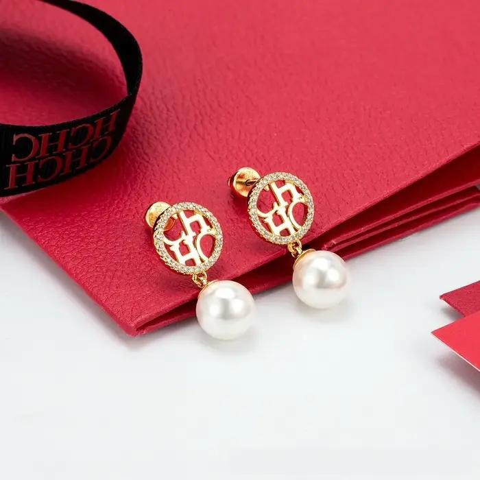 Boucles d'oreilles en perles élégantes pour femmes bijoux en alliage rouge sophistiqués pour différentes occasions et cadeaux de prestige