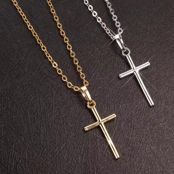 Collier croix de Jésus Christ plaqué argent pour homme et femme occasionnelle cérémonie religieuse et événement festive