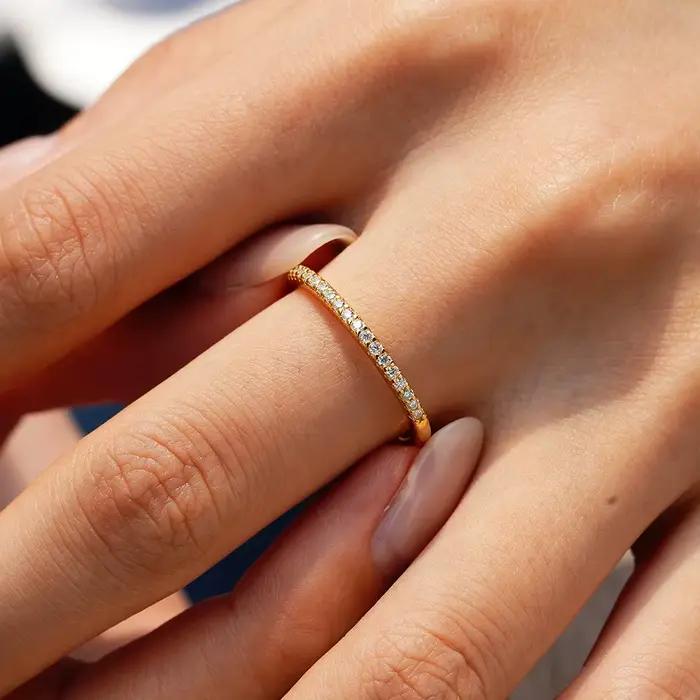 Bague en or 18 carats sertie de Moissanite pierre principale brillante pour femmes occasions spéciales à offrir pour fête de mariage cadeau