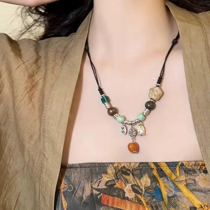 Collier pendentif goutte d'eau en céramique fait à main, ras du cou perles en céramique