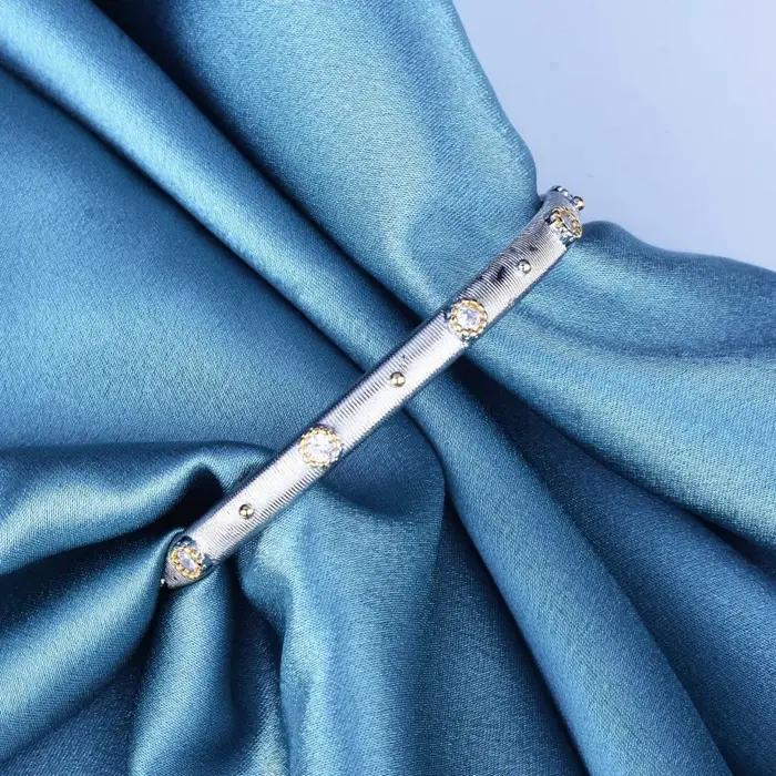 En 2026, la France a lancé une nouvelle collection de bijoux tendance et élégante - une bague ouverte en diamant à