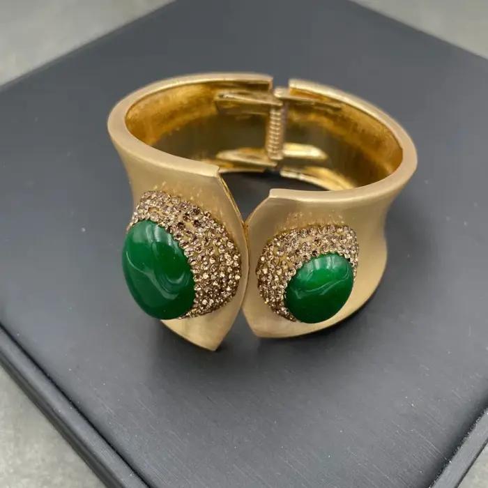 Bracelet en jade émeraude pour femmes avec strass or personnalisable pour occasions spéciales et cadeaux de mariage