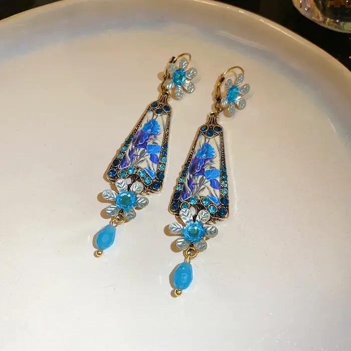 Boucles d'oreilles pendantes en résine à motif floral