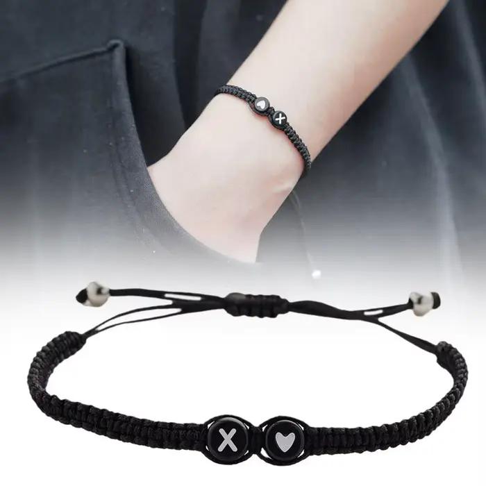 Bracelet tissé à 26 lettres, réglable, tissé à la main, tressé pour Couple, avec perles noires et blanches, accessoires de bijoux personnalisés