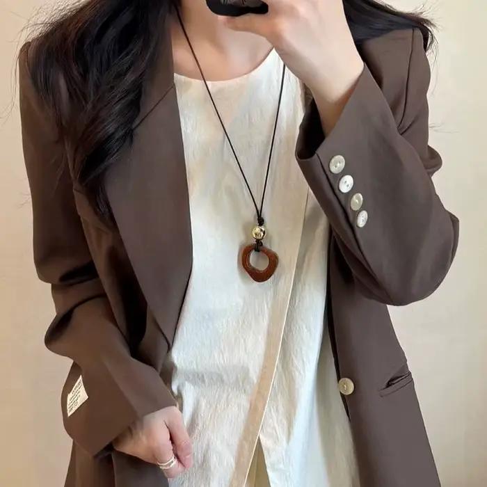 Colliers pendentifs géométriques creux en résine pour femmes, avec cordon en cuir noir tendance, longs colliers chaîne pour pull, bijoux de fête, cadeaux