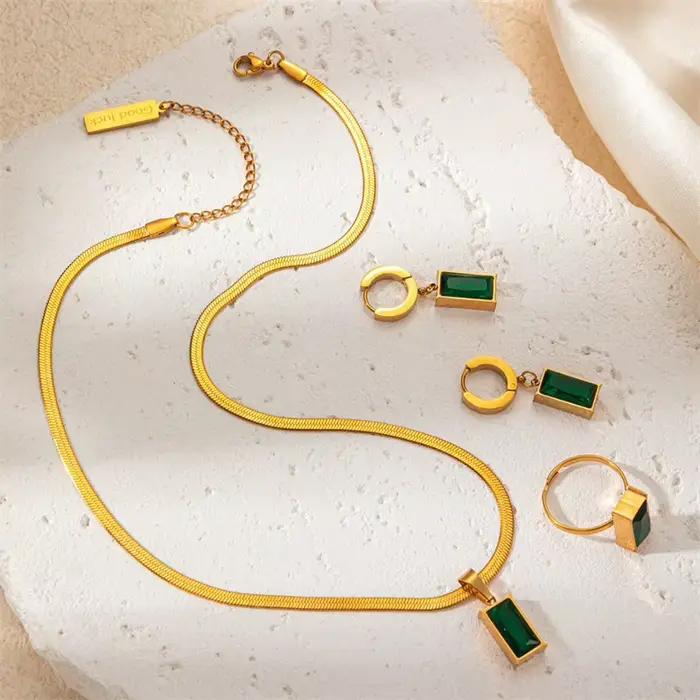 Parure de bijoux de luxe en cristal vert carré, plaqué or, en acier inoxydable, collier, boucles d'oreilles et bague, cadeau idéal pour femme, fête ou anniversaire